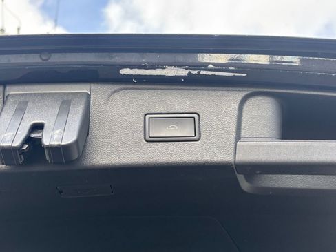 Used 2025 Volkswagen Atlas SE image 21