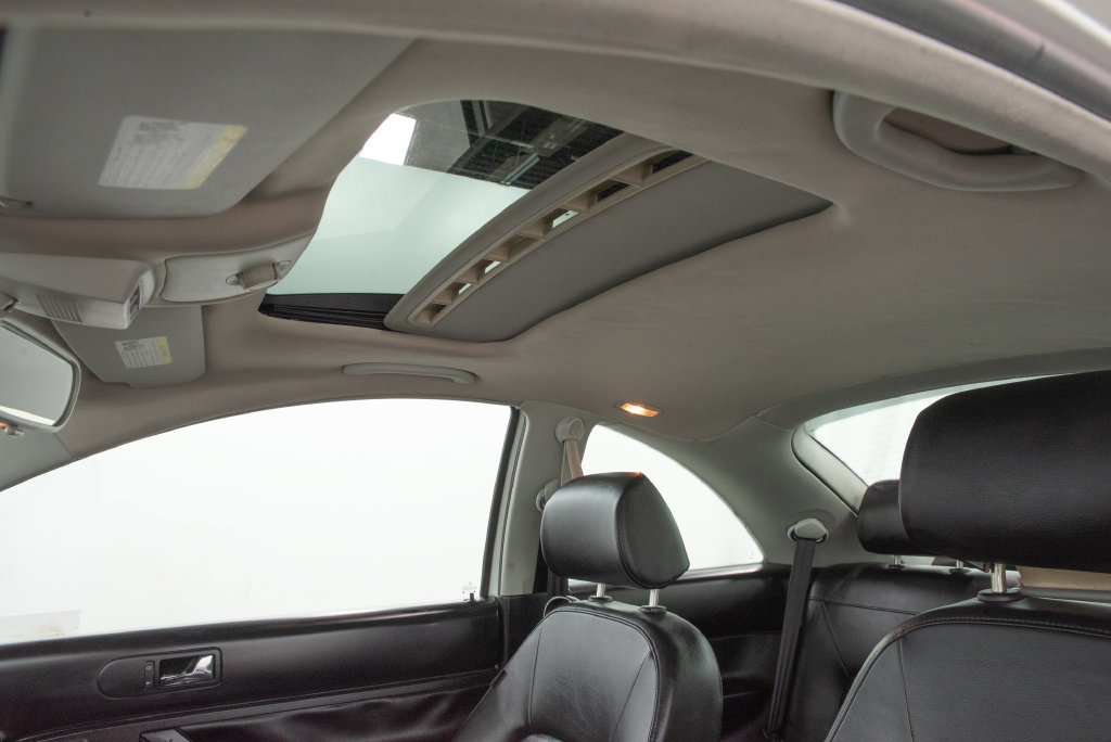 Used 2010 Volkswagen Beetle Coupe FWD image 16