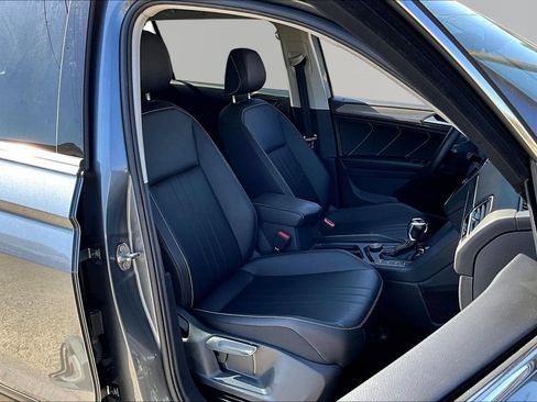 Used 2023 Volkswagen Tiguan SE AWD/4WD image 29