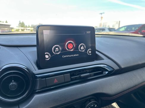 Used 2019 MAZDA MX-5 Miata Club RWD image 12