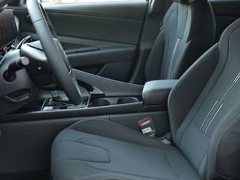 New 2025 Hyundai Elantra SEL image 6