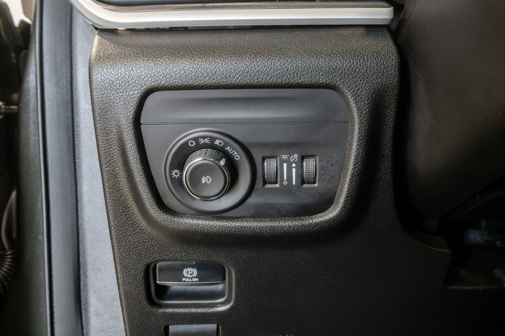 Used 2023 Jeep Grand Cherokee Limited AWD/4WD image 13