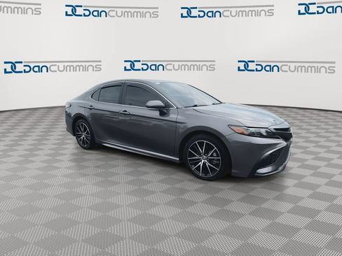 Used 2024 Toyota Camry SE FWD image 2
