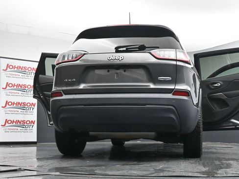 Used 2019 Jeep Cherokee Latitude Plus w/ Comfort/Convenience Group AWD/4WD image 43