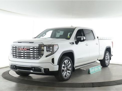 Used 2024 GMC Sierra 1500 Denali w/ Denali Reserve Package AWD/4WD image 10