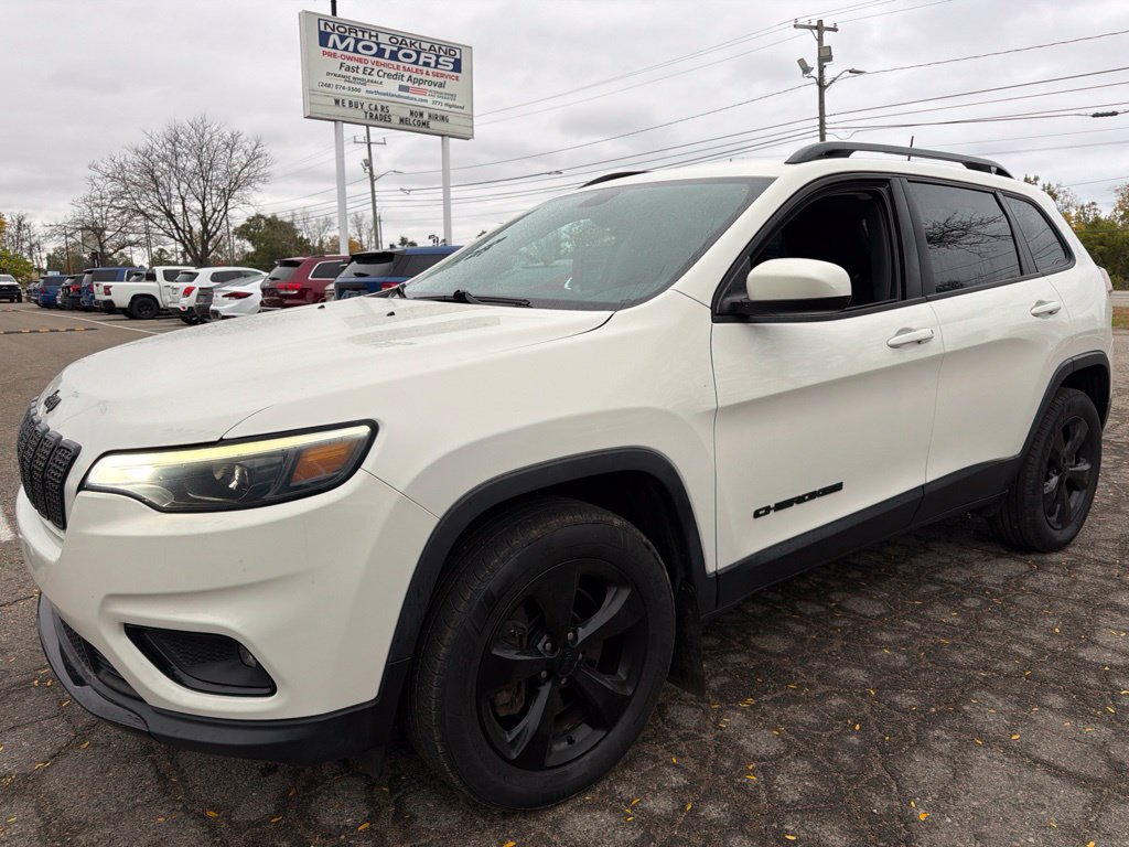 Used 2019 Jeep Cherokee Latitude w/ Cold Weather Group AWD/4WD image 1