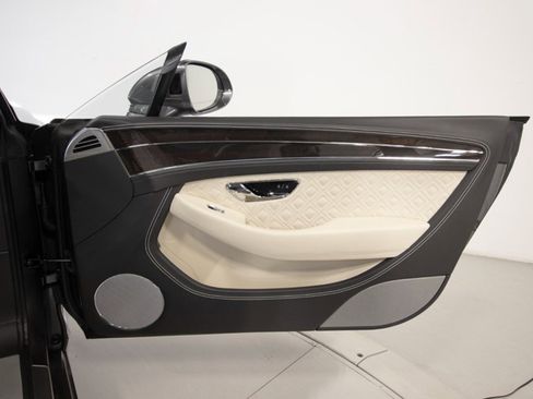 Used 2021 Bentley Continental GT image 43