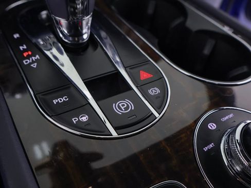 Used 2019 Bentley Bentayga image 20