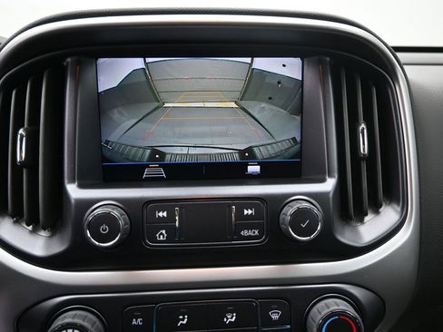 Used 2022 Chevrolet Colorado LT w/ LT Convenience Package image 11