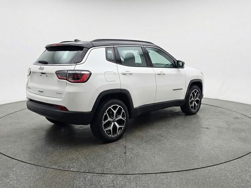 Used 2025 Jeep Compass Limited image 9