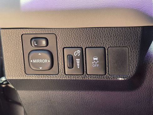 Used 2015 Toyota RAV4 XLE FWD image 47