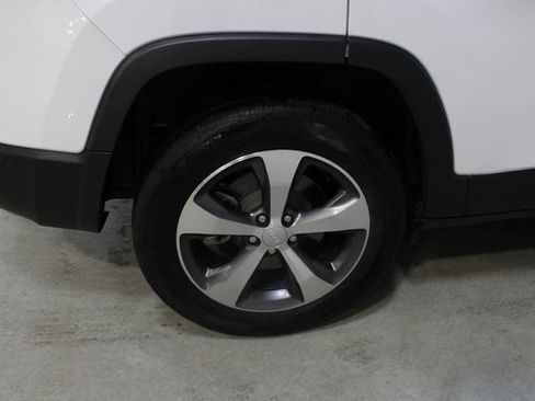 Used 2021 Jeep Cherokee Limited AWD/4WD image 27