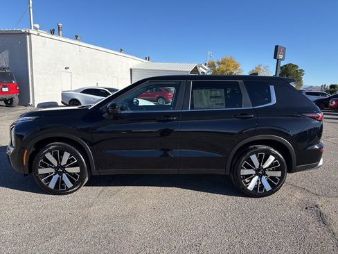 New 2025 Mitsubishi Outlander SE image 4