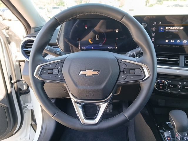 Used 2025 Chevrolet Trax LT w/ Driver Confidence Package FWD image 14