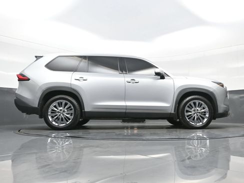Used 2024 Toyota Grand Highlander AWD image 34