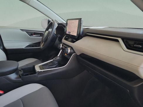 Used 2023 Toyota RAV4 XLE Premium image 6