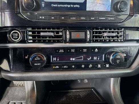 Certified 2023 Nissan Pathfinder SL w/ Black Appearance Package image 15