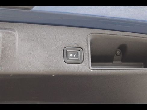 Used 2022 GMC Terrain SLE w/ Driver Convenience Package FWD image 11