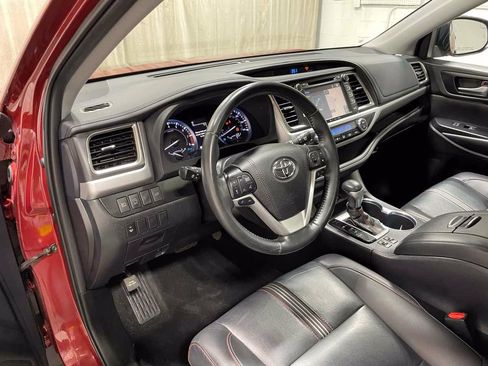 Used 2019 Toyota Highlander SE AWD/4WD image 10