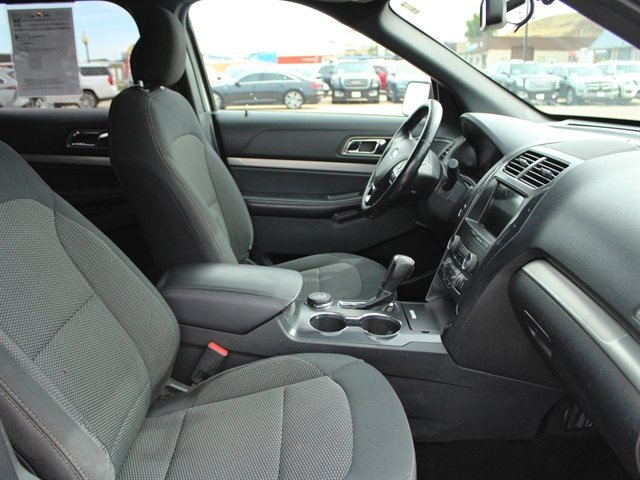 Used 2019 Ford Explorer XLT w/ Equipment Group 201A AWD/4WD image 26