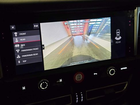 Used 2024 Porsche Macan image 30