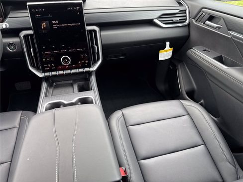 New 2026 GMC Acadia Elevation w/ Elevation Premium Package FWD image 16