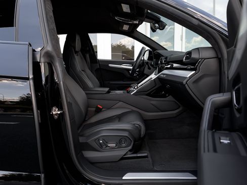 Used 2022 Lamborghini Urus AWD/4WD image 40