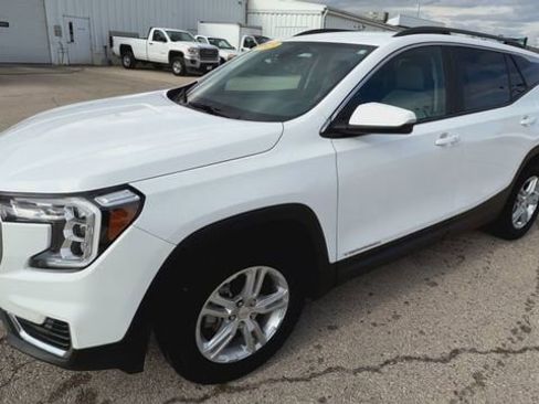 Used 2023 GMC Terrain SLE w/ Driver Convenience Package AWD/4WD image 5