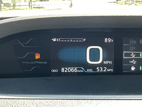 Used 2017 Toyota Prius Prime FWD image 7