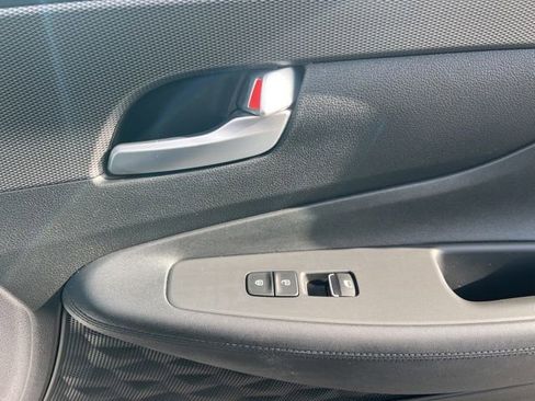 Used 2019 Hyundai Santa Fe SE image 28