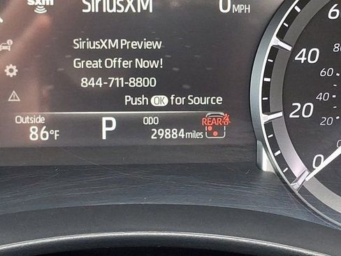 Used 2024 Toyota Highlander XLE FWD image 25