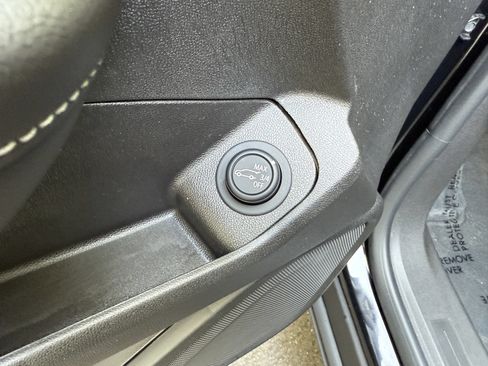 Used 2022 GMC Terrain SLT image 33