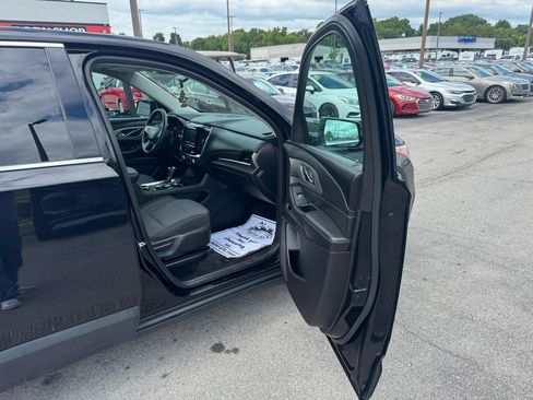 Used 2018 Chevrolet Traverse LS FWD image 9
