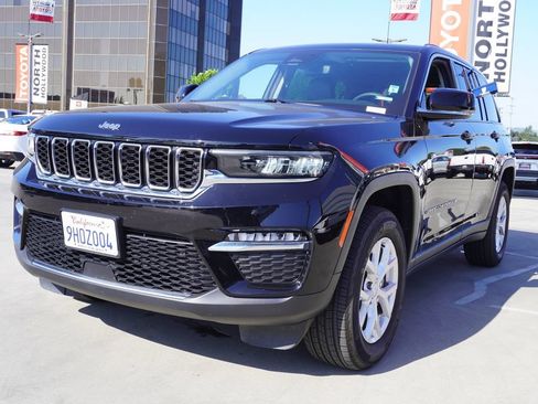 Used 2023 Jeep Grand Cherokee Limited w/ Trailer Tow Prep Group (B) AWD/4WD image 4