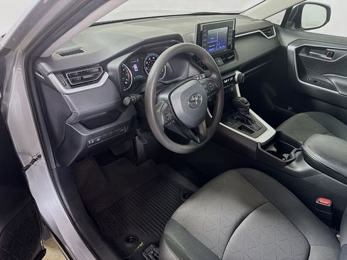 Certified 2021 Toyota RAV4 XLE w/ Convenience Package FWD image 9