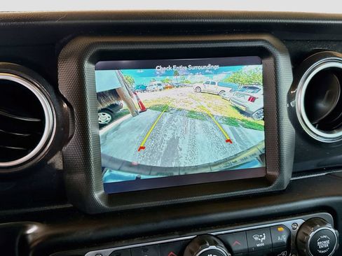 Used 2022 Jeep Wrangler Unlimited Sahara AWD/4WD image 15