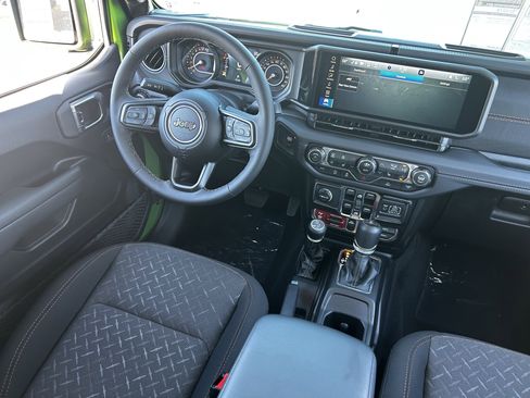New 2025 Jeep Gladiator Mojave w/ Convenience Group image 11