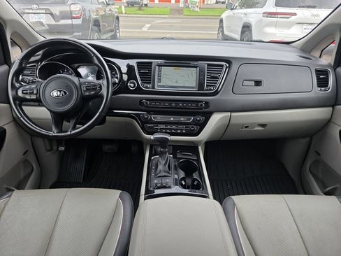 Used 2018 Kia Sedona SX image 8