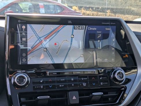 Certified 2022 Toyota Highlander Platinum image 25