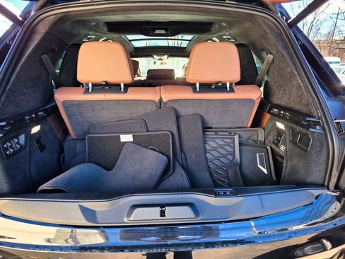 Used 2021 BMW X7 M50i w/ Dynamic Handling Package image 31