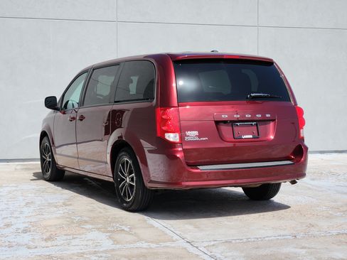 Used 2019 Dodge Grand Caravan SE FWD image 5