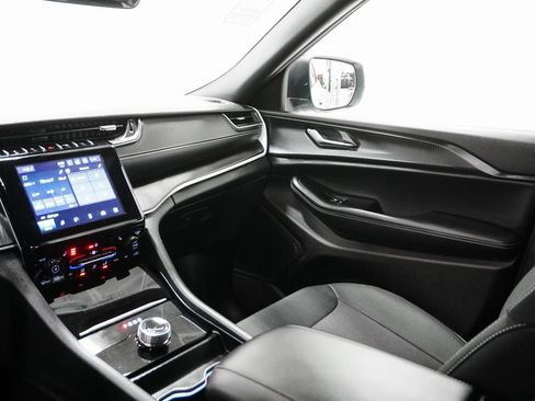 Certified 2025 Jeep Grand Cherokee Laredo w/ Luxury Tech Group I image 17