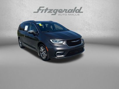 Used 2023 Chrysler Pacifica Pinnacle