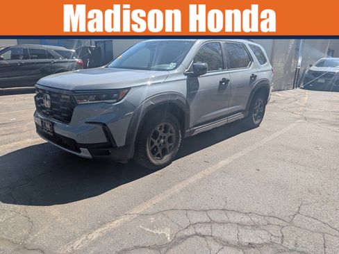 Used 2023 Honda Pilot TrailSport image 1