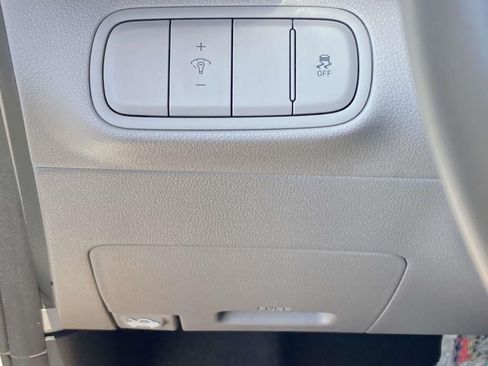 Used 2025 Hyundai Venue SEL FWD image 31