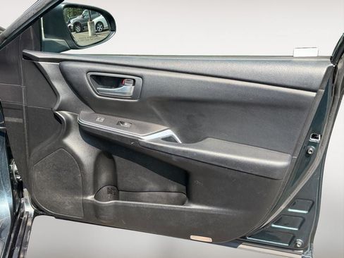 Used 2016 Toyota Camry SE FWD image 25