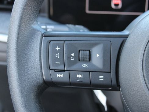 Used 2025 Nissan Kicks SV image 12