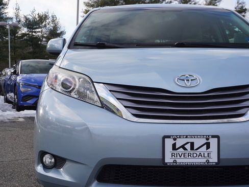 Used 2016 Toyota Sienna XLE image 14