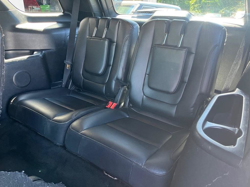 Used 2017 Ford Explorer XLT w/ Equipment Group 202A AWD/4WD image 25