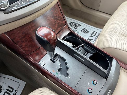 Used 2011 Toyota Avalon Limited FWD image 32